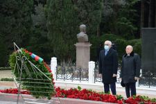 Azərbaycan ictimaiyyəti ulu öndər Heydər Əliyevin xatirəsini yad edir (FOTO)