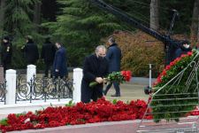 Azərbaycan ictimaiyyəti ulu öndər Heydər Əliyevin xatirəsini yad edir (FOTO)