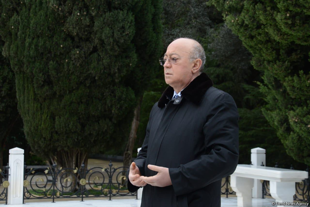 Azərbaycan ictimaiyyəti ulu öndər Heydər Əliyevin xatirəsini yad edir (FOTO)