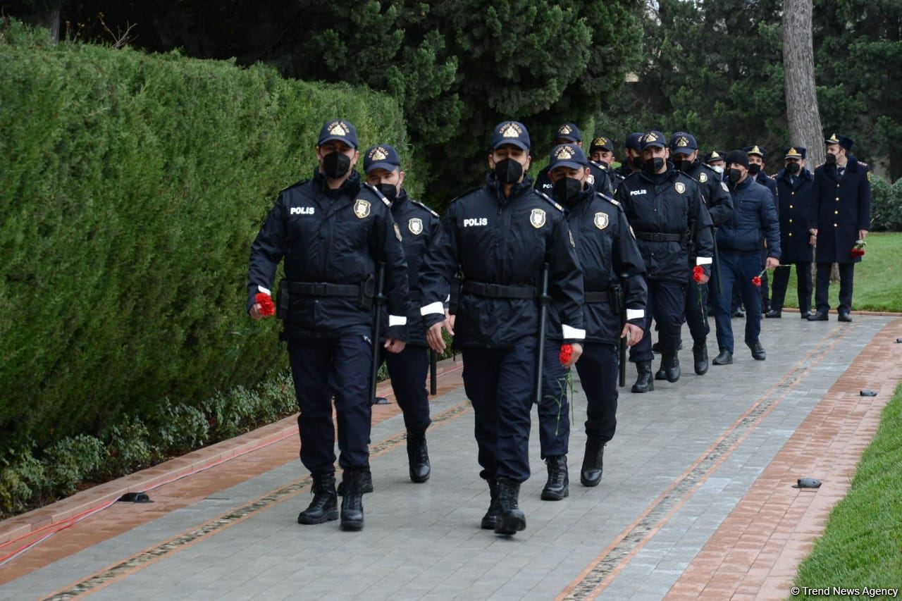 Azərbaycan ictimaiyyəti ulu öndər Heydər Əliyevin xatirəsini yad edir (FOTO)
