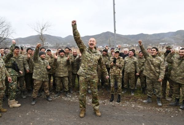 Beş cəbhədə eyni vaxtda vuruşaraq qalib gələn Ali Baş Komandan