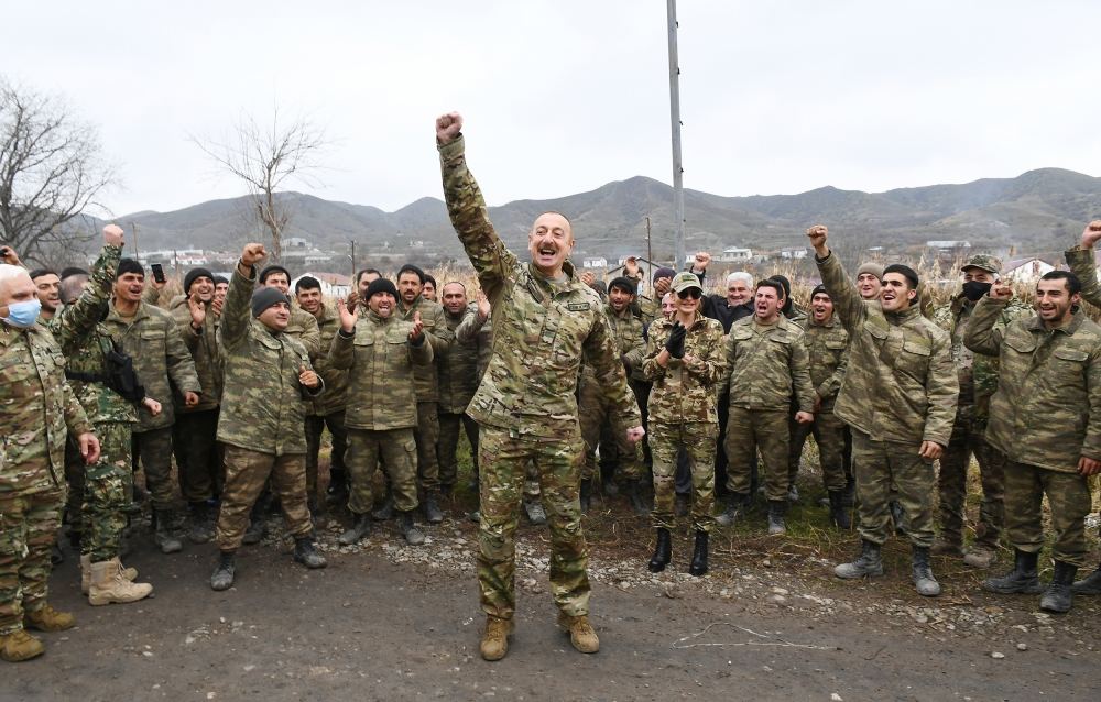 Beş cəbhədə eyni vaxtda vuruşaraq qalib gələn Ali Baş Komandan