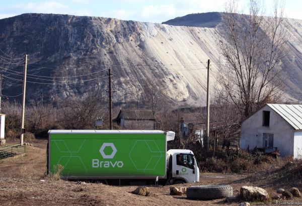 Heydər Əliyev Fondu və “Bravo” supermarketlər şəbəkəsi Ağdamda əsgərlərə sovqat çatdırıb (FOTO)