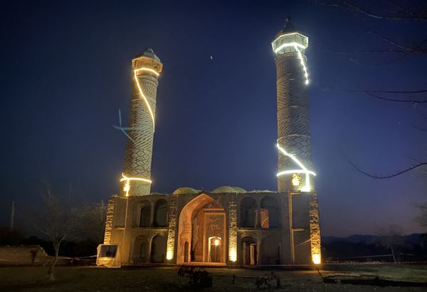 Ağdam Cümə məscidinin gecə görüntüləri (FOTO)