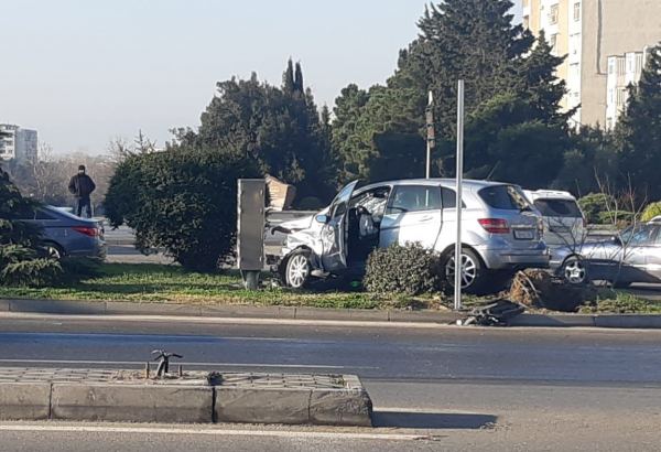Bakıda qəza: Prospektdə sıxlıq var (FOTO)