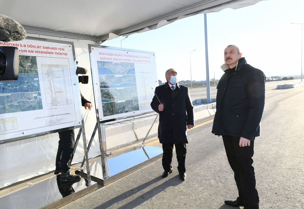 Prezident İlham Əliyev Bakı-Quba-Rusiya Federasiyası ilə dövlət sərhədi avtomobil yolunun yenidən qurulmuş hissəsində görülən işlərlə tanış olub (FOTO/VİDEO)