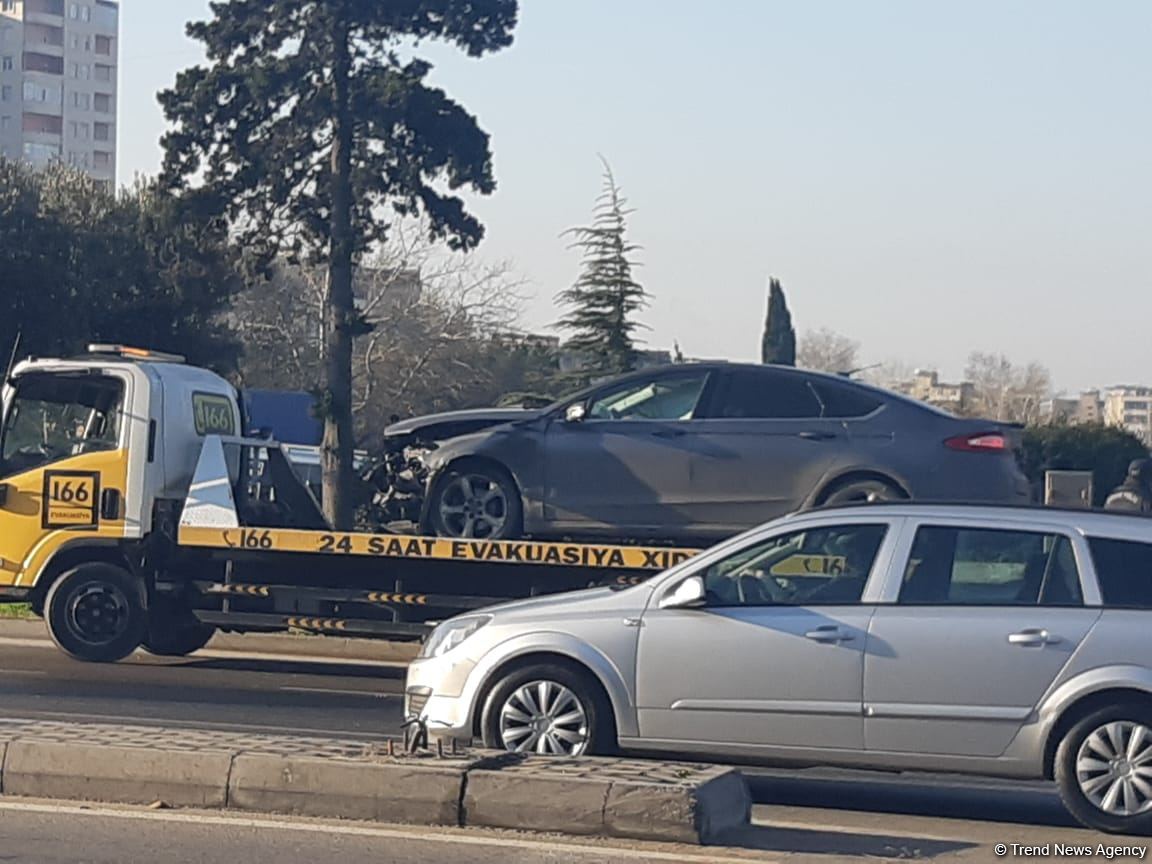 Bakıda qəza: Prospektdə sıxlıq var (FOTO)