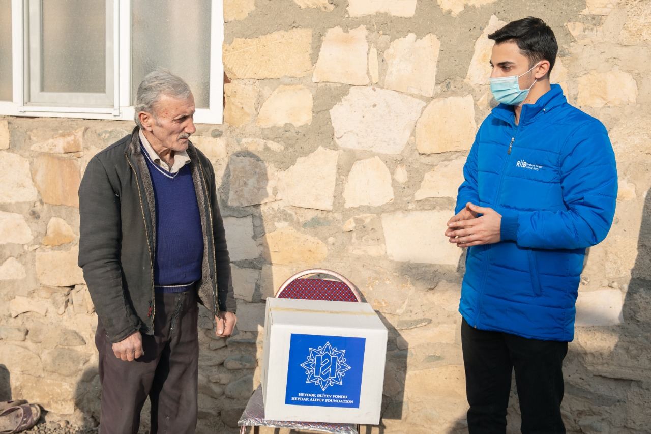 Heydər Əliyev Fondu 100 minədək ailəyə bayram sovqatı göndərib (FOTO)