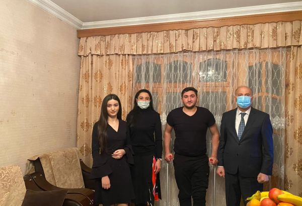 Ombudsman Səbinə Əliyeva Vətən müharibəsi qazisinin ailəsi ilə görüşüb (FOTO)