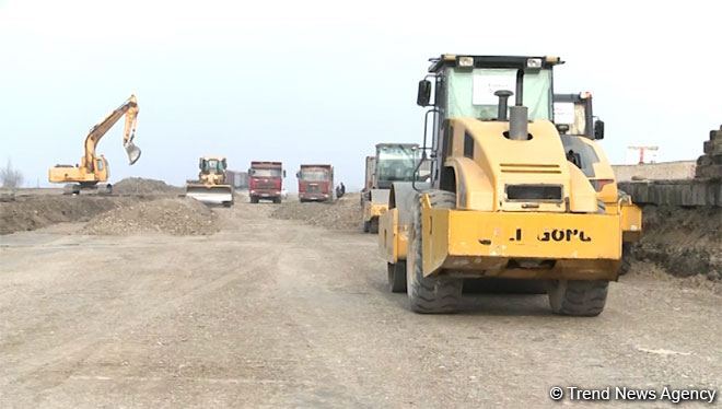 Ağdama yeni dəmir yolu çəkilir - Trend-in çəkiliş qrupu tikinti meydanında