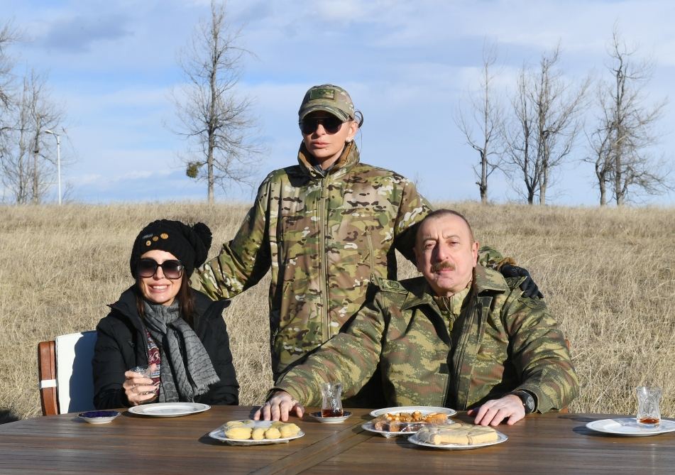 Prezident İlham Əliyev Füzuli rayonunda Füzuli-Şuşa yolunun və hava limanının təməlini qoyub, Şuşa şəhərində səfərdə olub (FOTO/VİDEO) (YENİLƏNİB)