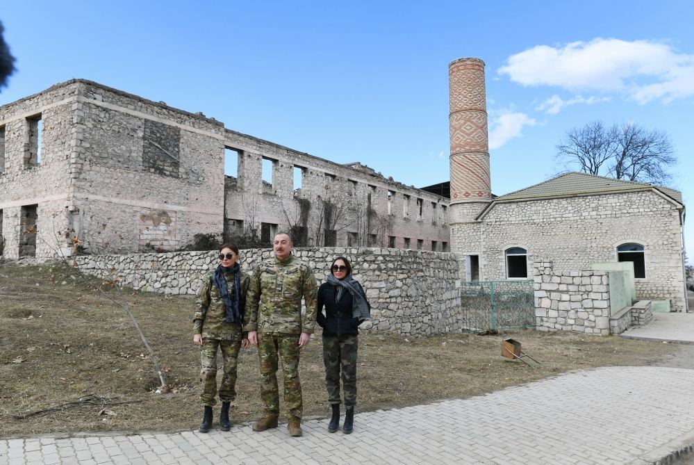 Prezident İlham Əliyev Füzuli rayonunda Füzuli-Şuşa yolunun və hava limanının təməlini qoyub, Şuşa şəhərində səfərdə olub (FOTO/VİDEO) (YENİLƏNİB)