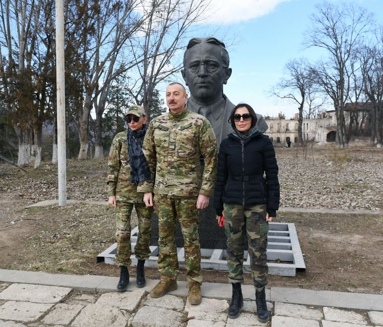 Üzeyir Hacıbəyli, Natəvan və Bülbülün heykəlləri Şuşaya qaytarılıb (FOTO)