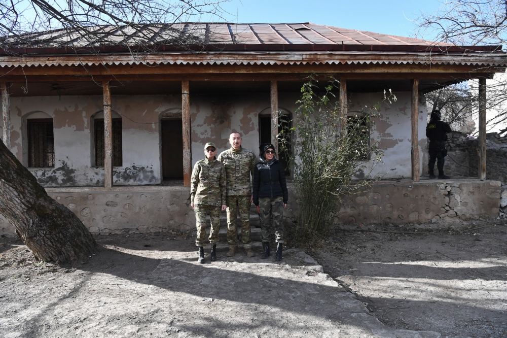 Prezident İlham Əliyev Füzuli rayonunda Füzuli-Şuşa yolunun və hava limanının təməlini qoyub, Şuşa şəhərində səfərdə olub (FOTO/VİDEO) (YENİLƏNİB)