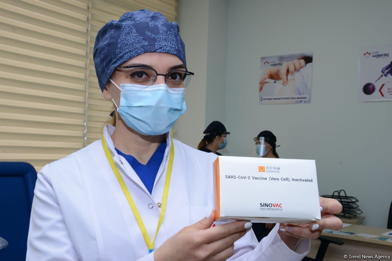 Tibb işçilərinin koronavirusa qarşı vaksinasiyasına start verildi (FOTO)
