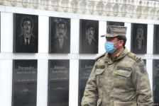 Azərbaycan xalqı 20 Yanvar faciəsi qurbanlarının əziz xatirəsini yad edir (FOTO)