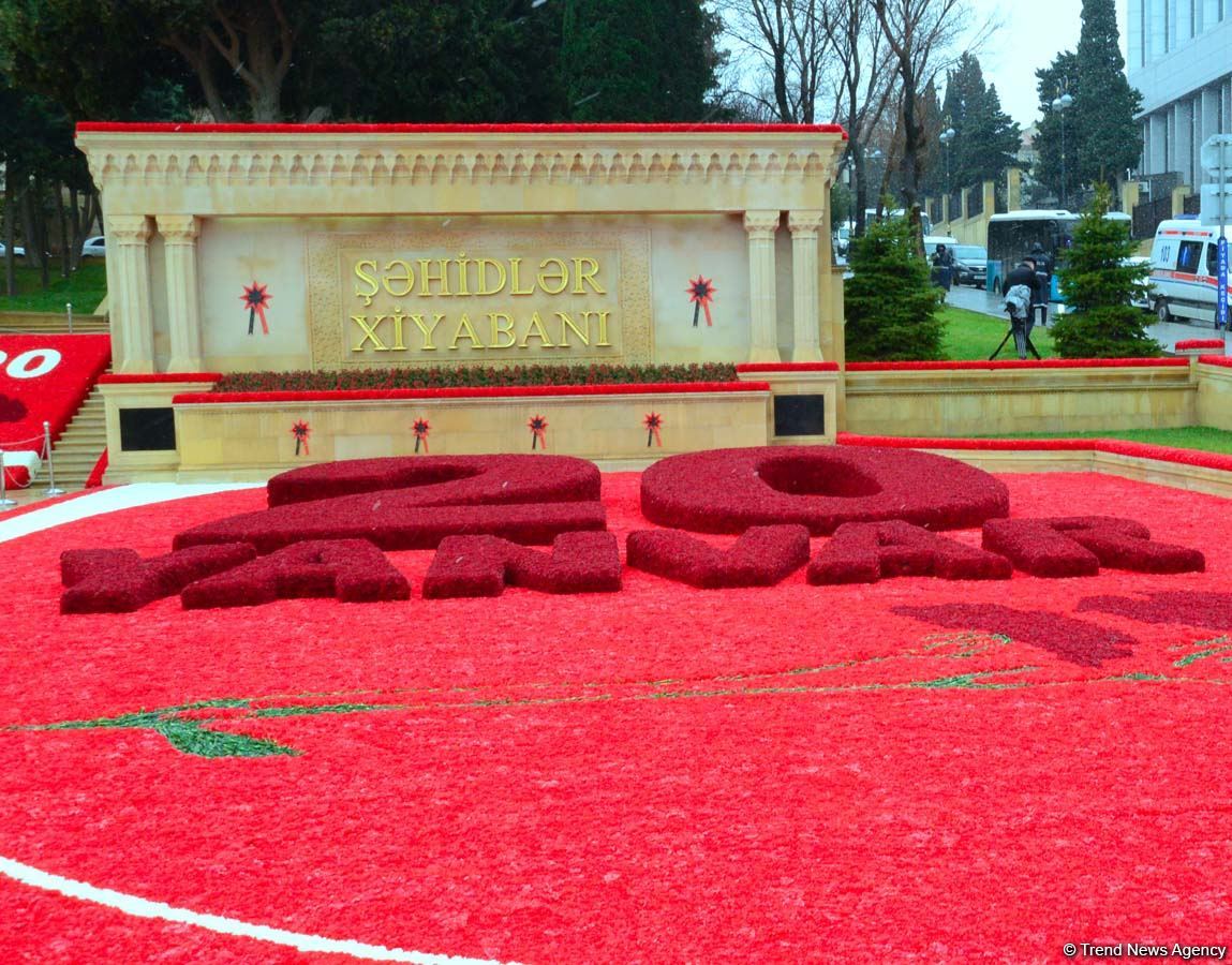 Azərbaycan xalqı 20 Yanvar faciəsi qurbanlarının əziz xatirəsini yad edir (FOTO)