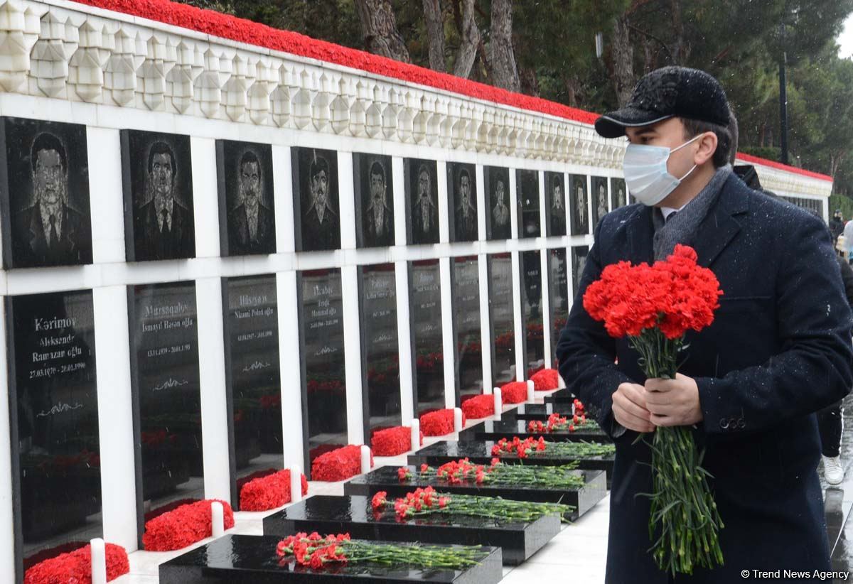 Azərbaycan xalqı 20 Yanvar faciəsi qurbanlarının əziz xatirəsini yad edir (FOTO)