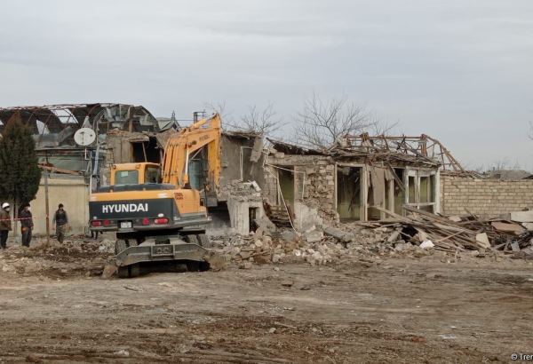 Erməni təcavüzü nəticəsində Gəncədə dağılan evlər bərpa olunur (FOTO)