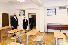Prezident İlham Əliyev Sabunçu və Suraxanı rayonlarında yenidən tikilən məktəblərdə yaradılan şəraitlə tanış olub (YENİLƏNİB) (FOTO/VİDEO)