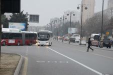 Sıxlığın həlli üçün çəkilən avtobus zolaqları özü sıxlıq yaradır - Nəzarət gücləndirilməlidir (FOTO)