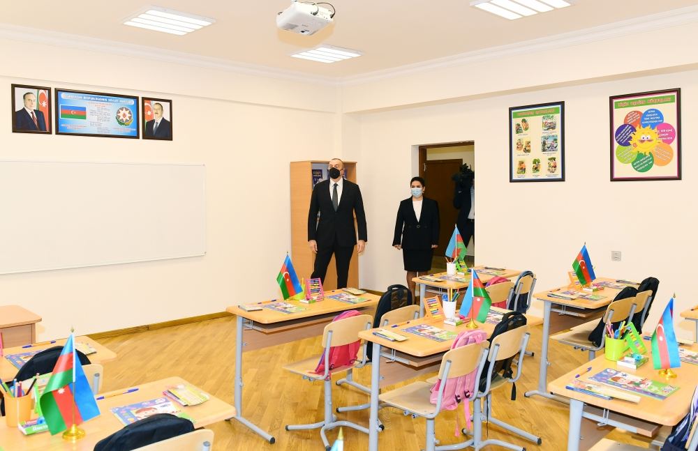 Prezident İlham Əliyev Sabunçu və Suraxanı rayonlarında yenidən tikilən məktəblərdə yaradılan şəraitlə tanış olub (YENİLƏNİB) (FOTO/VİDEO)