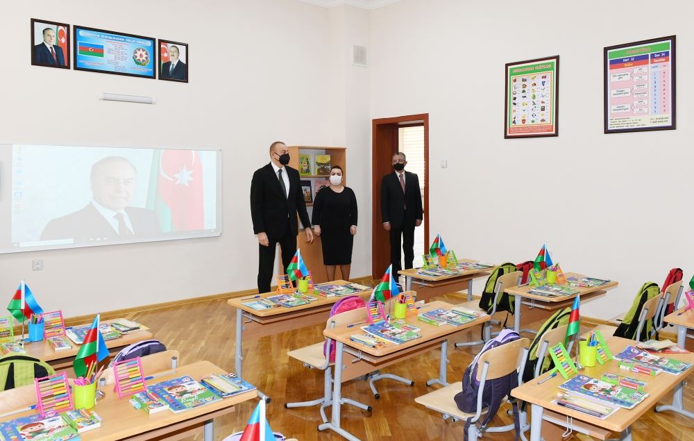Prezident İlham Əliyev Sabunçu və Suraxanı rayonlarında yenidən tikilən məktəblərdə yaradılan şəraitlə tanış olub (YENİLƏNİB) (FOTO/VİDEO)