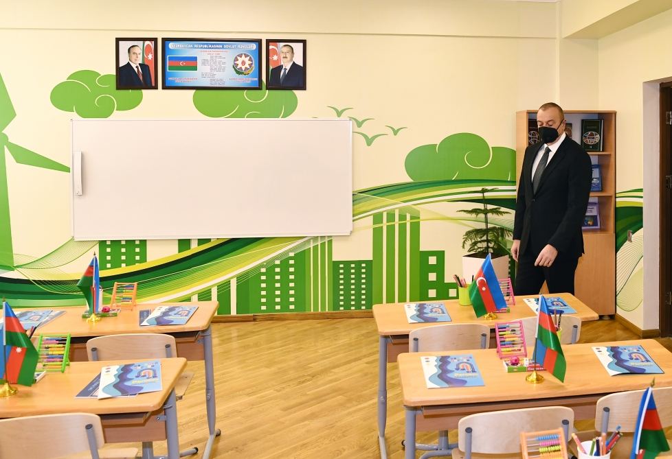 Prezident İlham Əliyev Sabunçu və Suraxanı rayonlarında yenidən tikilən məktəblərdə yaradılan şəraitlə tanış olub (YENİLƏNİB) (FOTO/VİDEO)