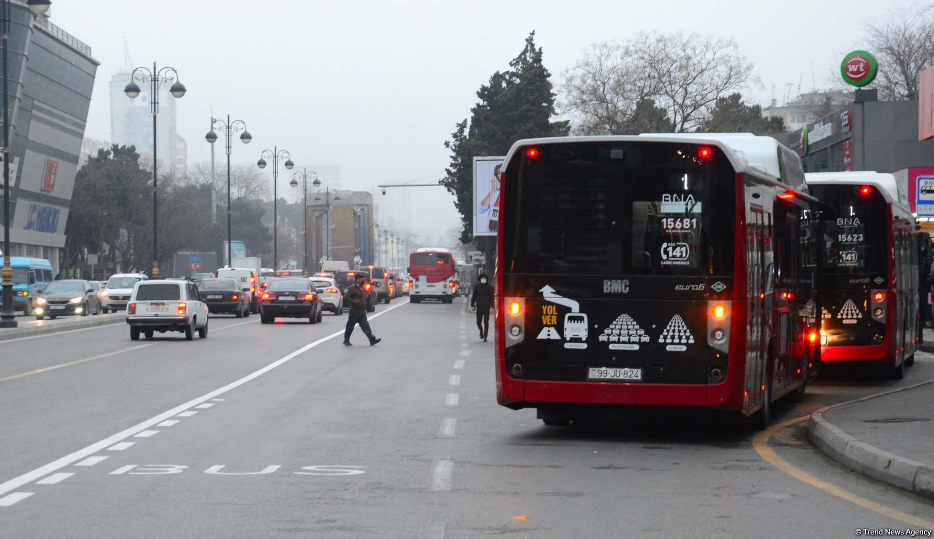 Sıxlığın həlli üçün çəkilən avtobus zolaqları özü sıxlıq yaradır - Nəzarət gücləndirilməlidir (FOTO)