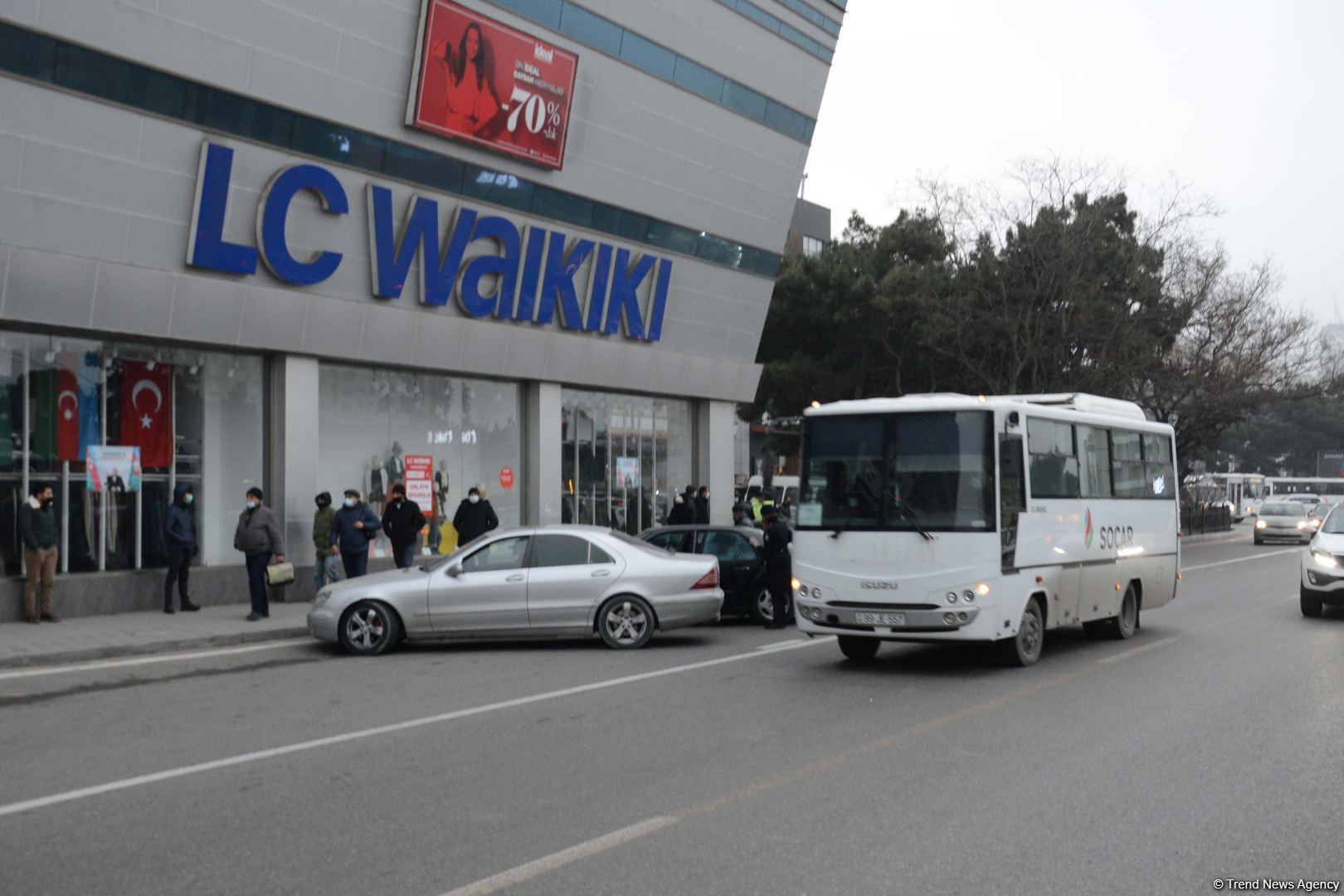 Sıxlığın həlli üçün çəkilən avtobus zolaqları özü sıxlıq yaradır - Nəzarət gücləndirilməlidir (FOTO)