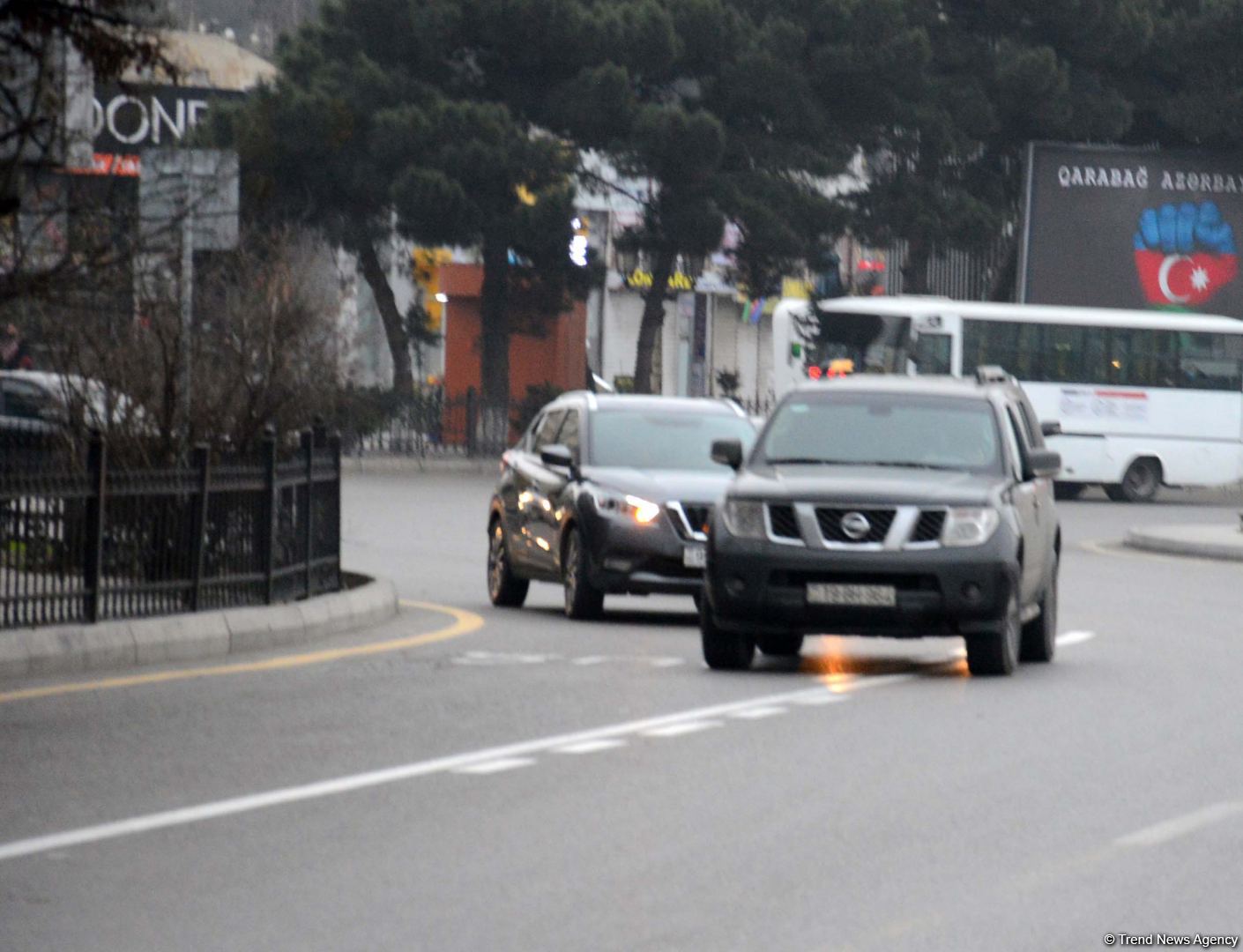 Sıxlığın həlli üçün çəkilən avtobus zolaqları özü sıxlıq yaradır - Nəzarət gücləndirilməlidir (FOTO)