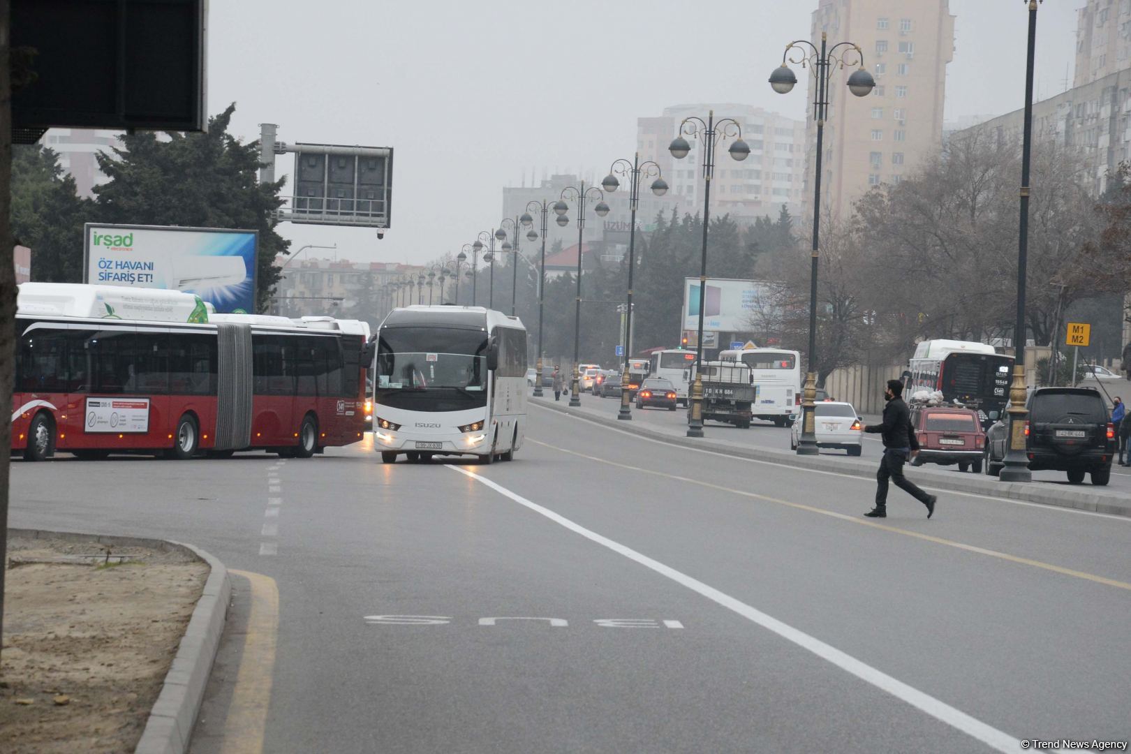 Sıxlığın həlli üçün çəkilən avtobus zolaqları özü sıxlıq yaradır - Nəzarət gücləndirilməlidir (FOTO)