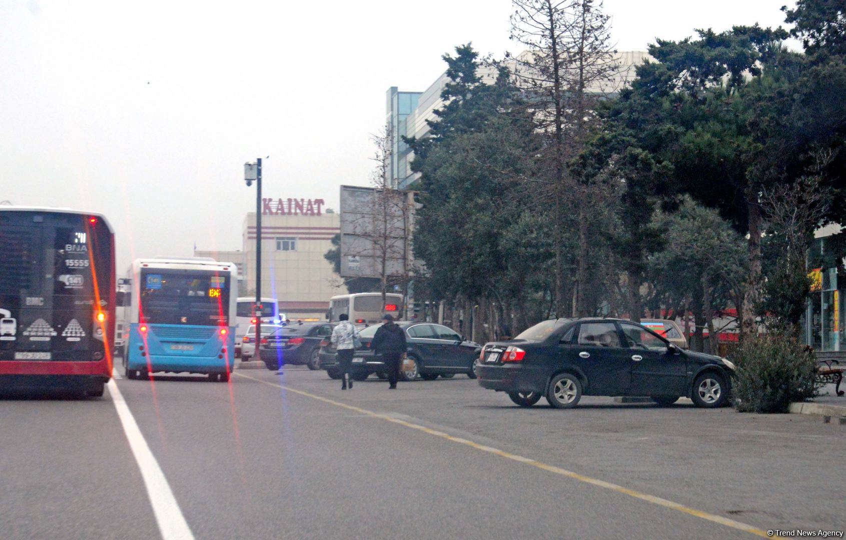 Sıxlığın həlli üçün çəkilən avtobus zolaqları özü sıxlıq yaradır - Nəzarət gücləndirilməlidir (FOTO)