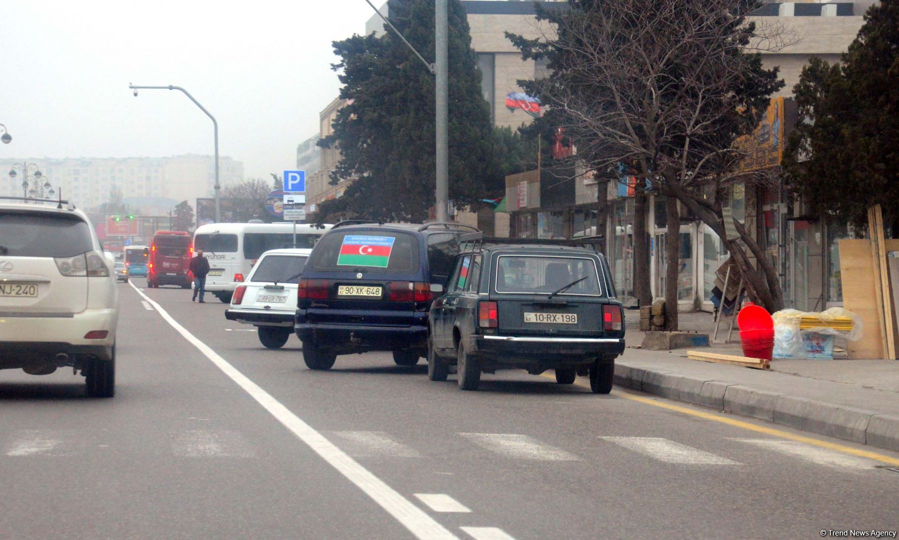 Sıxlığın həlli üçün çəkilən avtobus zolaqları özü sıxlıq yaradır - Nəzarət gücləndirilməlidir (FOTO)