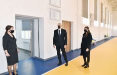 Prezident İlham Əliyev və birinci xanım Mehriban Əliyeva Xırdalan şəhərində 3 saylı məktəb-liseydə yaradılan şəraitlə tanış olublar (FOTO/VİDEO)