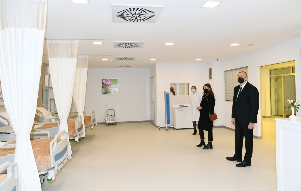 Prezident İlham Əliyev və birinci xanım Mehriban Əliyeva Abşeron Rayon Mərkəzi Xəstəxanasının yeni binasının açılışında iştirak ediblər (FOTO/VİDEO) (YENİLƏNİB)