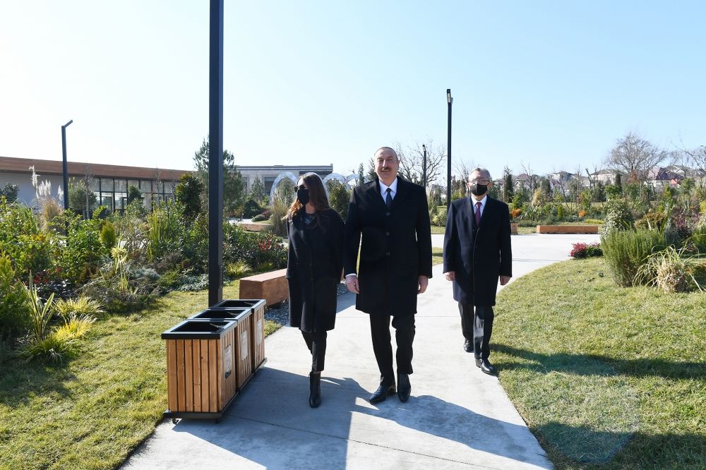 Prezident İlham Əliyev və birinci xanım Mehriban Əliyeva Yasamalda yeni salınan meşə tipli parkın açılışında iştirak ediblər (FOTO/VİDEO)