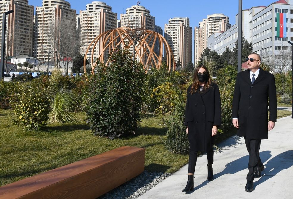 Prezident İlham Əliyev və birinci xanım Mehriban Əliyeva Yasamalda yeni salınan meşə tipli parkın açılışında iştirak ediblər (FOTO/VİDEO)
