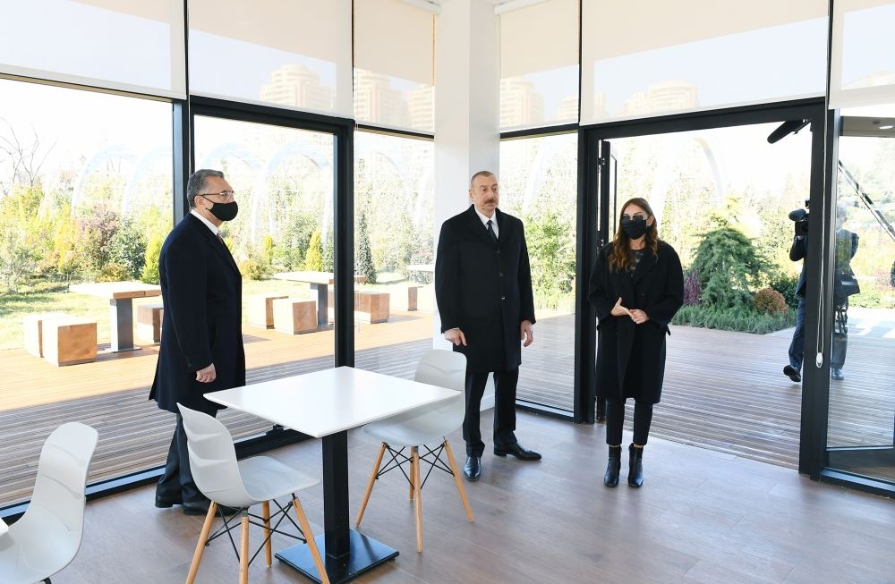 Prezident İlham Əliyev və birinci xanım Mehriban Əliyeva Yasamalda yeni salınan meşə tipli parkın açılışında iştirak ediblər (FOTO/VİDEO)