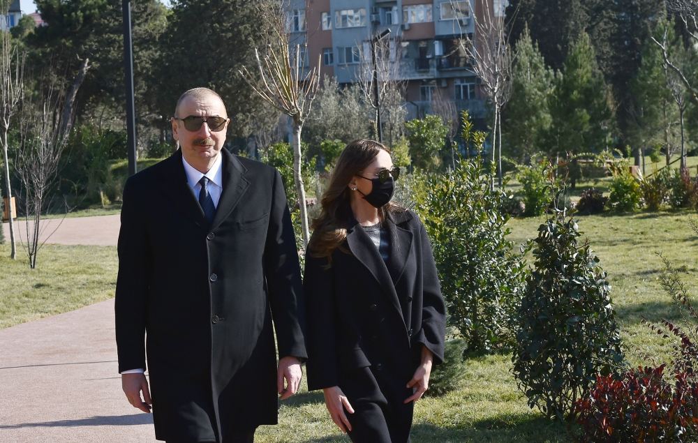 Prezident İlham Əliyev və birinci xanım Mehriban Əliyeva Yasamalda yeni salınan meşə tipli parkın açılışında iştirak ediblər (FOTO/VİDEO)