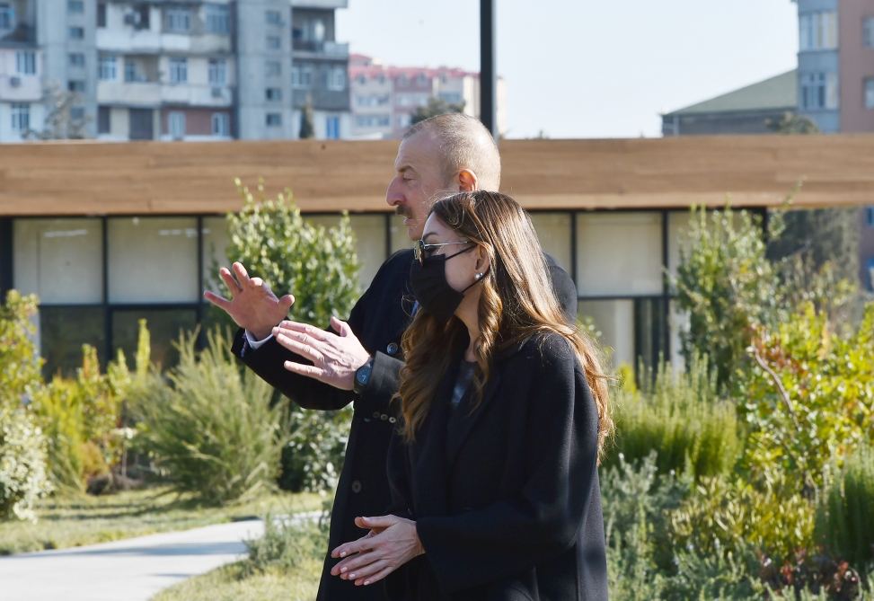 Prezident İlham Əliyev və birinci xanım Mehriban Əliyeva Yasamalda yeni salınan meşə tipli parkın açılışında iştirak ediblər (FOTO/VİDEO)