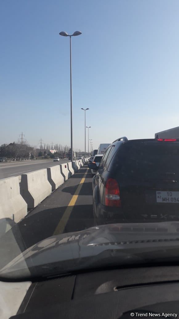 Bakı-Sumqayıt yolunda uzun tıxac yaranıb (FOTO/VİDEO)
