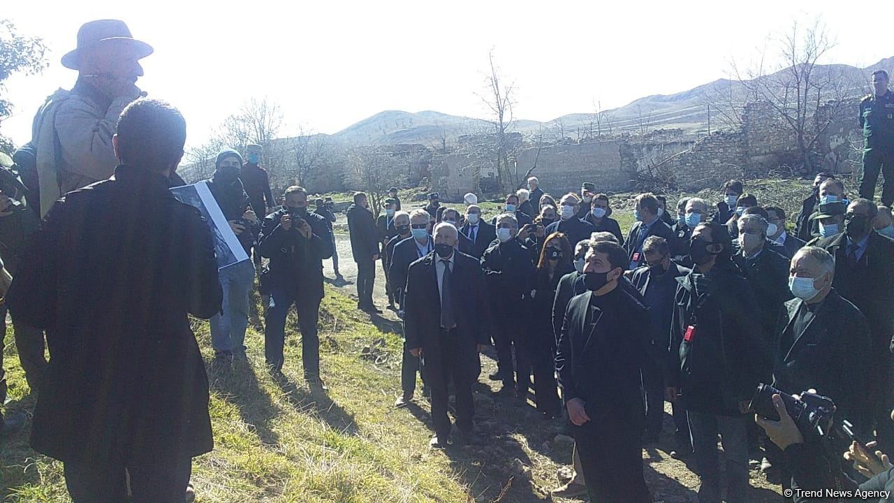 Diplomatik korpus nümayəndələri ermənilərin dağıtdığı Mədəniyyət Evi ilə tanış olublar (FOTO/VİDEO)