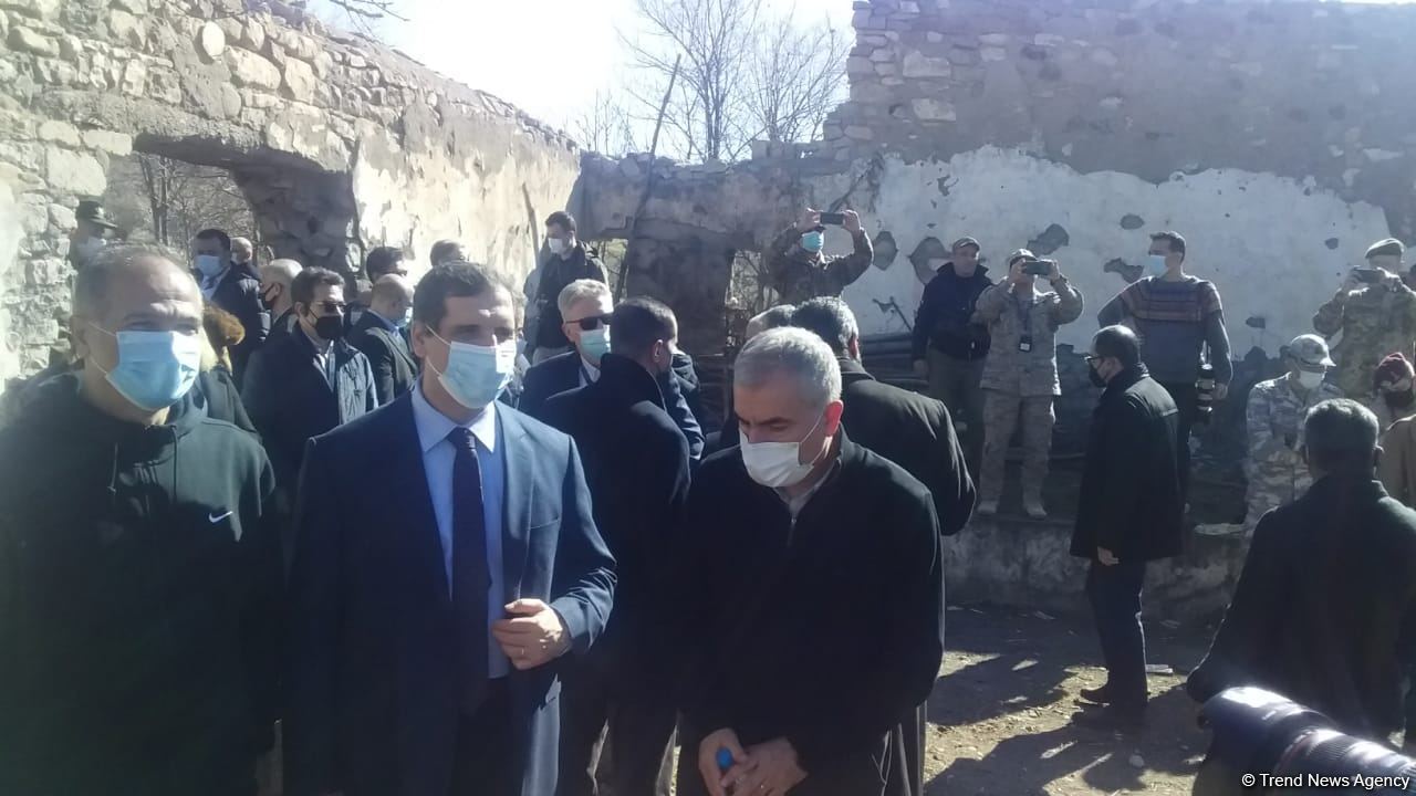 Diplomatik korpus nümayəndələri ermənilərin dağıtdığı Mədəniyyət Evi ilə tanış olublar (FOTO/VİDEO)