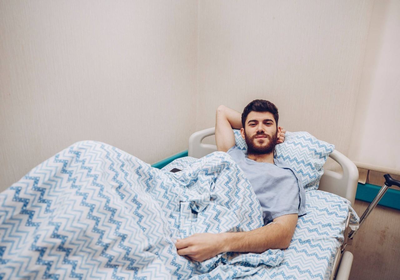 "YAŞAT" daha iki qazinin və iki şəhid atasının əməliyyat xərclərini ödədi (FOTO)