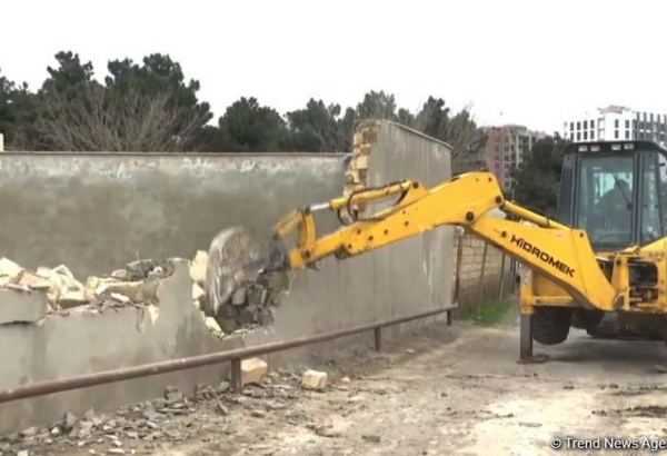 Bakıda bu ərazidə tikili və hasarlar söküldü (FOTO/VİDEO) (ƏLAVƏ OLUNUB)