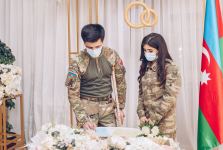 Qazimiz müharibədə tibb bacısı kimi iştirak edən xanımla nikah bağlayıb (FOTO/VİDEO)