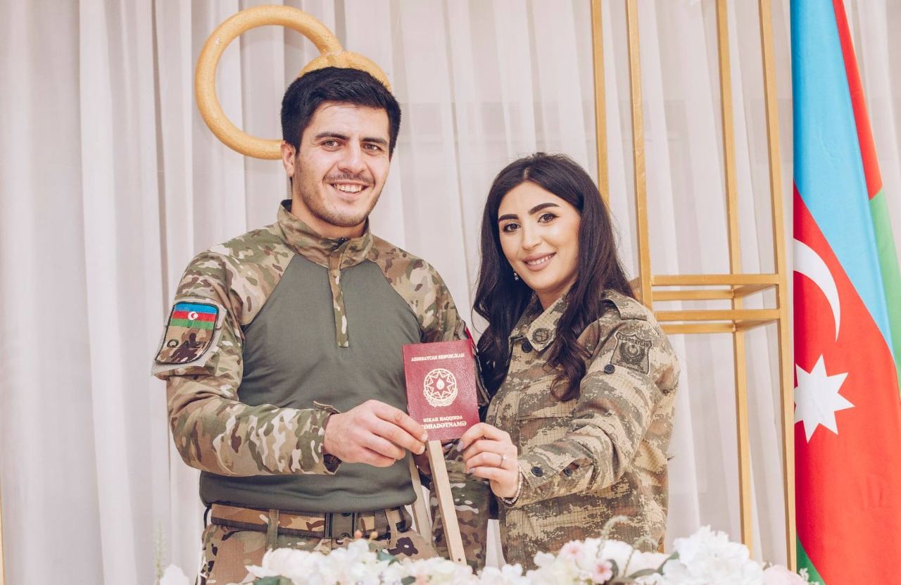 Qazimiz müharibədə tibb bacısı kimi iştirak edən xanımla nikah bağlayıb (FOTO/VİDEO)