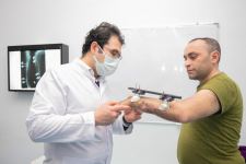 “YAŞAT” Fondu yaralı hərbçilərin müalicəsi üçün Türkiyədən həkim heyəti gətirdi (FOTO)