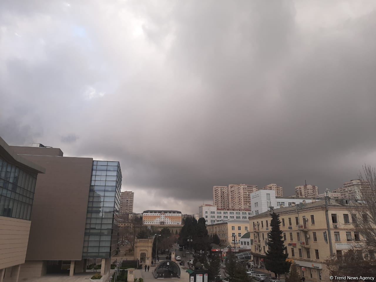 Bakıda hava dəyişməyə başladı (FOTO)